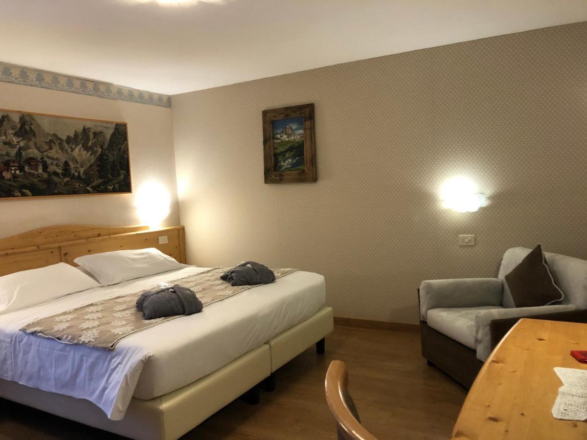 Hotel Edelweiss 3 Stelle Superior Breuil-Cervinia Exteriör bild